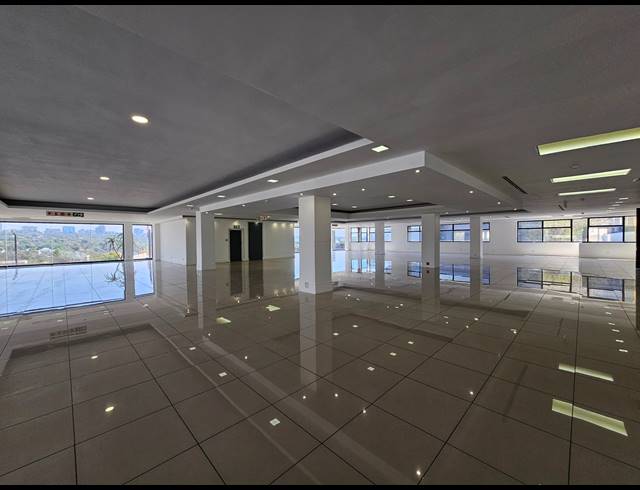805M² SHOWROOM TO LET IN KRAMERVILLE